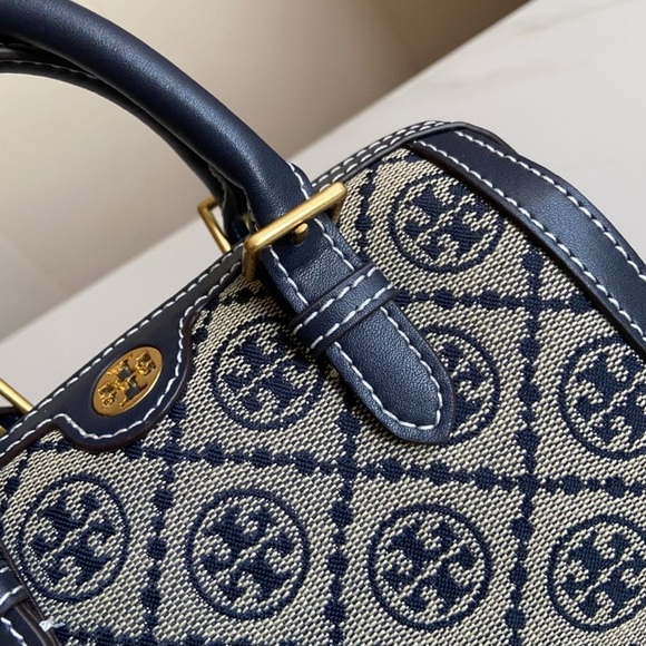 Tory Burch Handbags - Tory burch classic old flower small Boston pillow bag